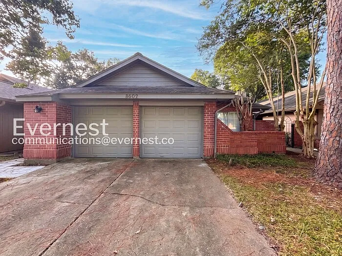 8602 Laurel Trails Dr