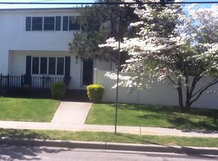 41 Park Ln, Bethpage, NY