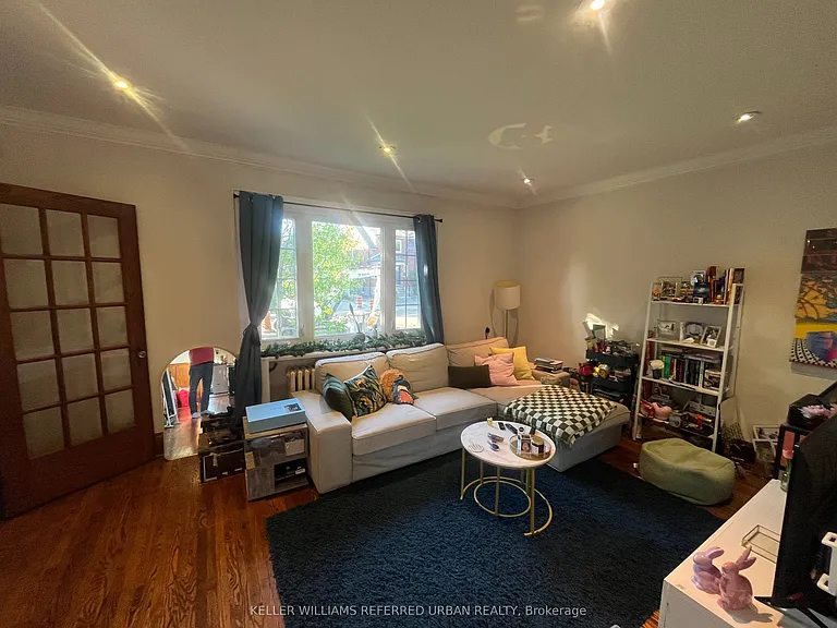 111 Clovelly Ave #MAIN FLOOR — Photo 3