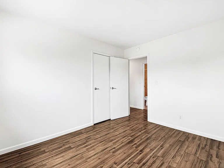 908 Roswell Avenue — Photo 19