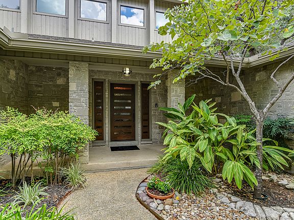 4th image of 411 Cove Blf