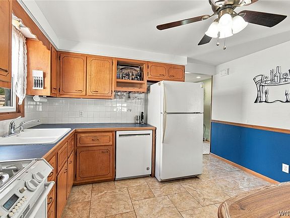 5th image of 242 Seneca Pl