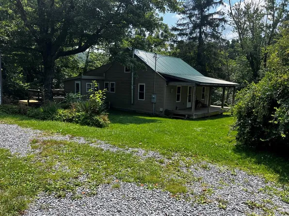 207 S Westview Ln, Ghent, WV 25843