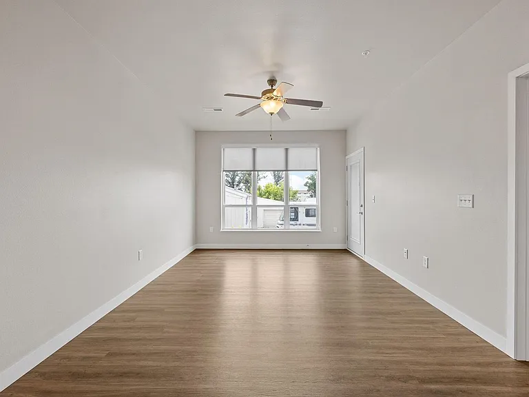 255 Robins Rd — Photo 19