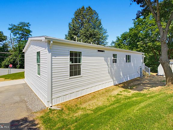 3rd image of 100 Fawn Circle Dr