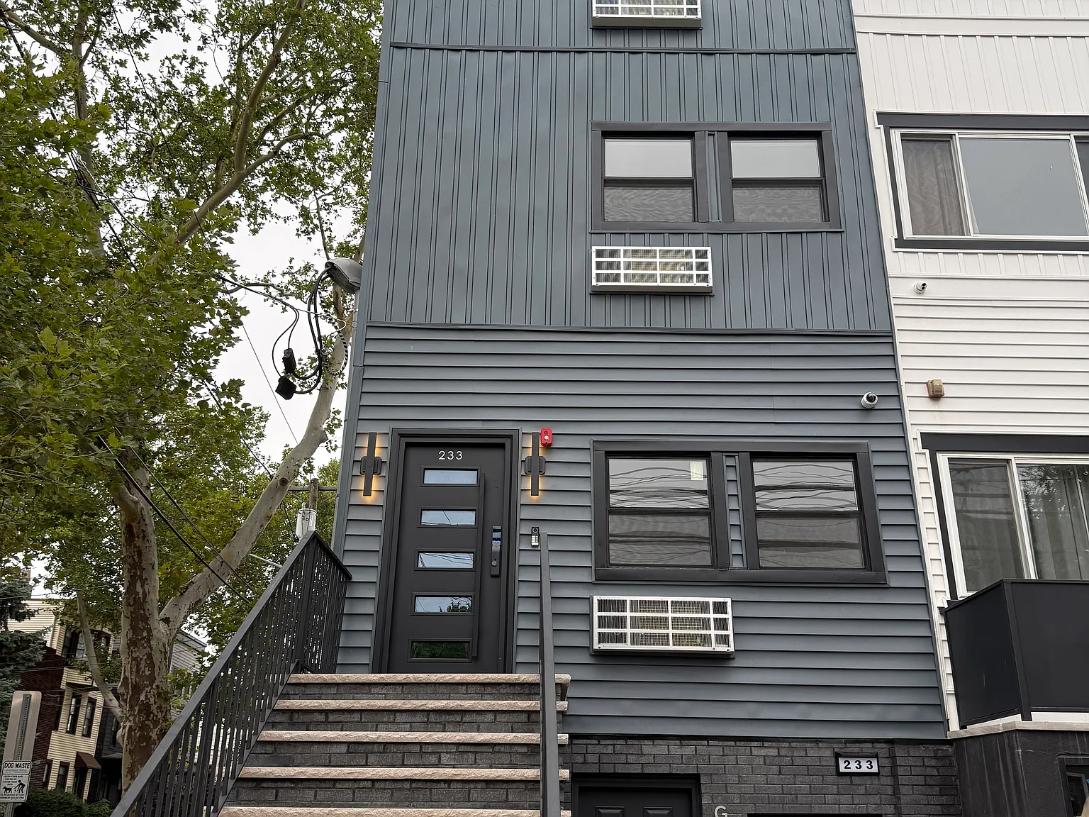 2 bed, 650 sqft, $2,500 — Photo 1