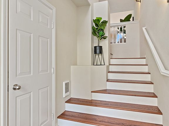 3rd image of 4714 Fairwood Boulevard NE #904