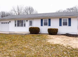 1006 S East Ave, Manito, IL 61546