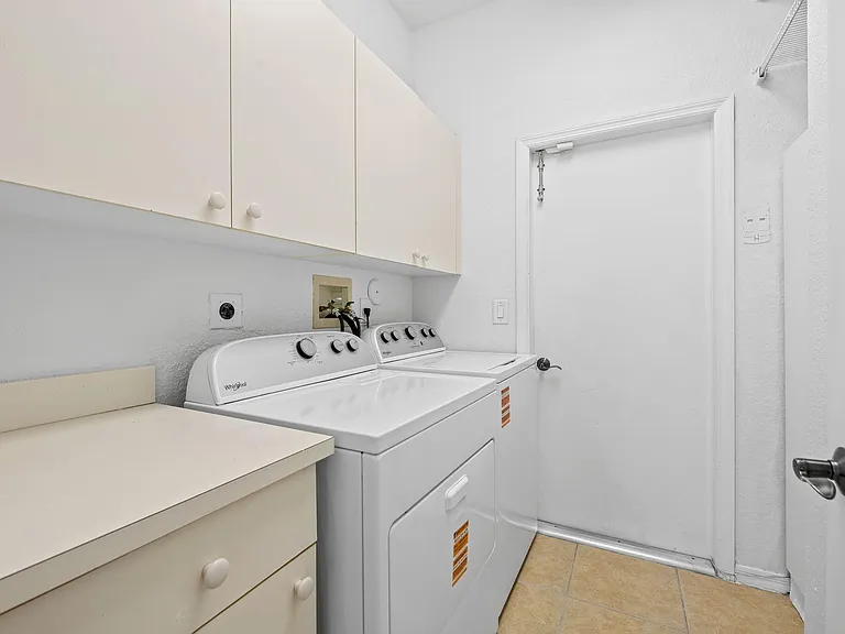 19389 SW 64th St — Photo 14