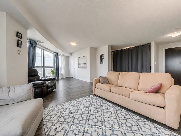 125 Village Green Sq #3803 — Photo 9