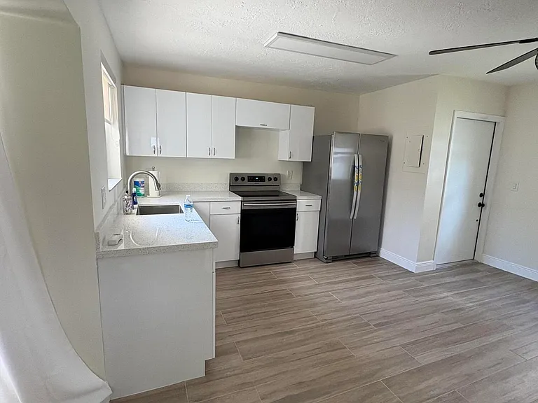 10928 SW 2nd St — Photo 5