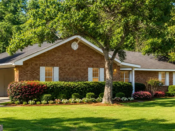 135 Brandon St, Baxley, GA 31513