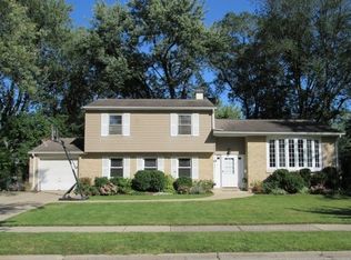 251 N Richards Dr, Palatine, IL 60074
