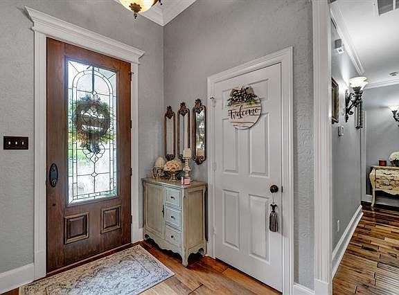 4th image of 216 Heritage Ct