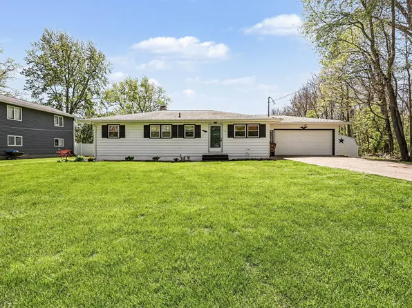 525 Forest Ln, Parma, MI 49269