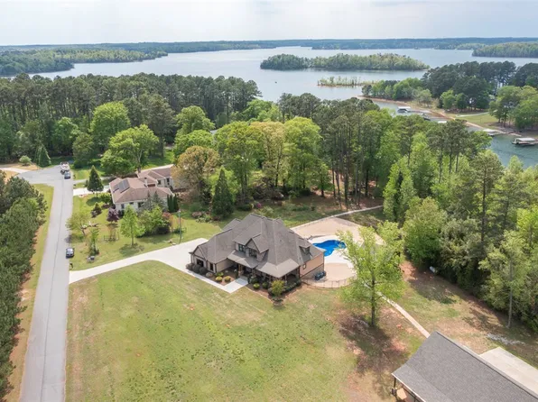 106 Tyra Ln, Townville, SC 29689