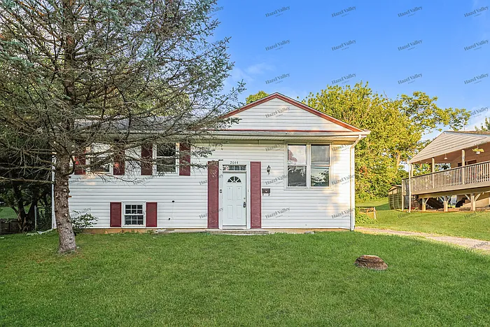 3 bed, 1.0 bath, 999 sqft, $1,695 — Photo 1