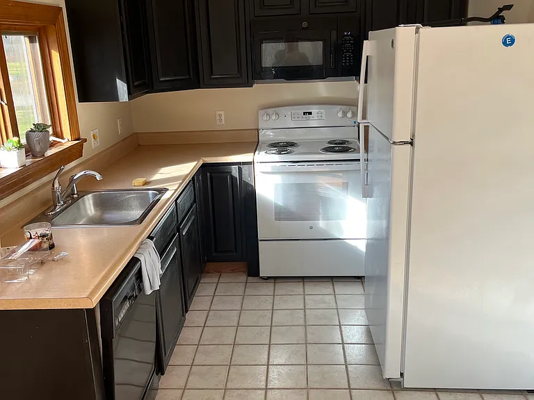 625 E Pleasant St — Photo 1