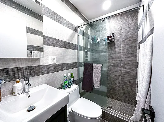 Rented by Voro, LLC | media 6