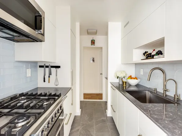 155 East 34th Street 8S image 3 of 6