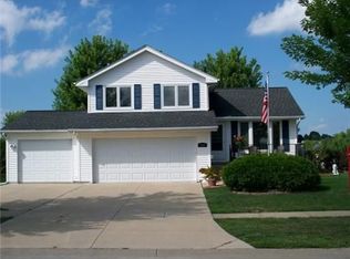416 Huntington Ridge Rd NE, Cedar Rapids, IA 52402
