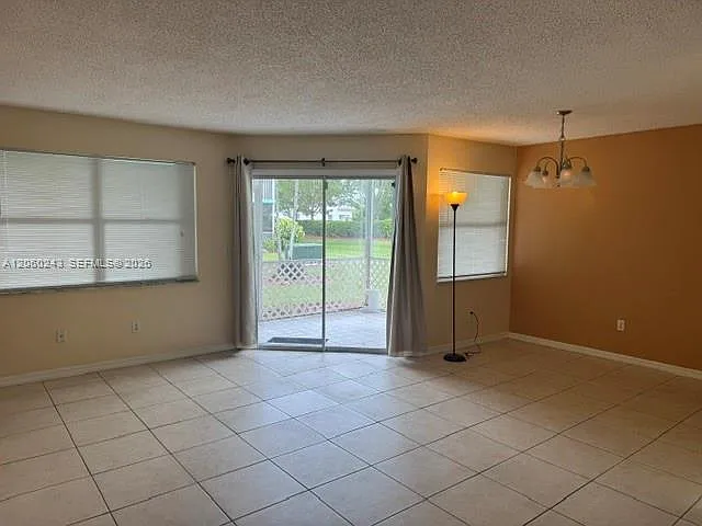 Keys Gate Condo No Six — Photo 2