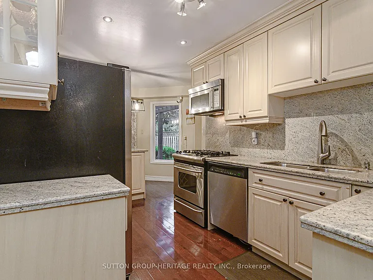 209 Bassett Blvd — Photo 18