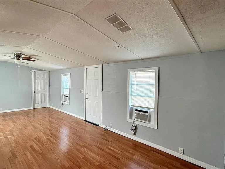 639 Ellison Pkwy — Photo 8