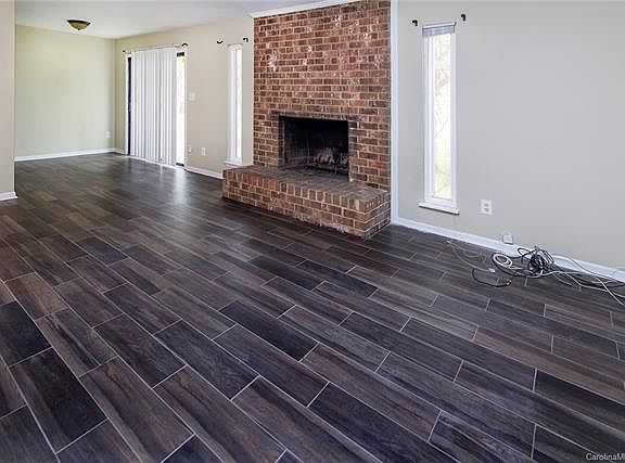 3rd image of 7743 Park Vista Cres