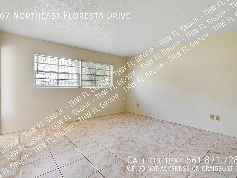 267 NE Floresta Dr — Photo 18