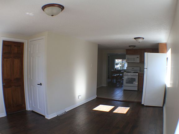 3rd image of 668 S Margaret St