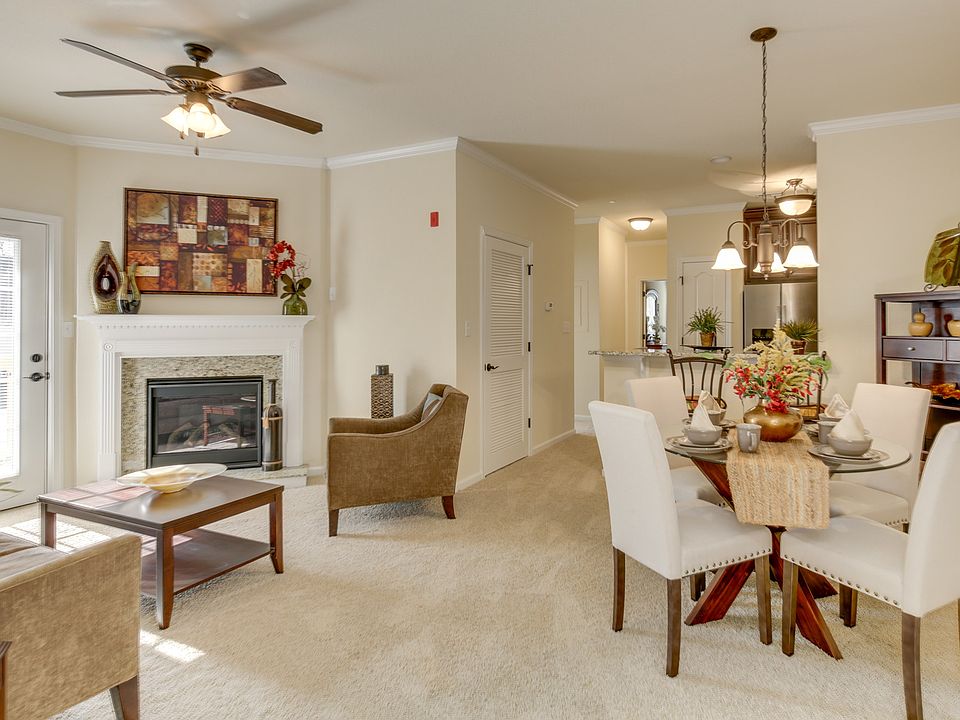 2nd image of 543 Old Colonial Way APT 302