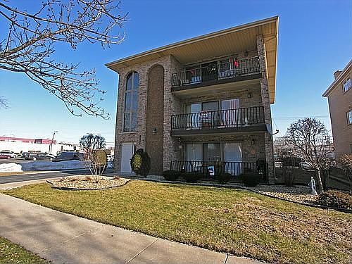 2nd Floor condo/17ft Balcony