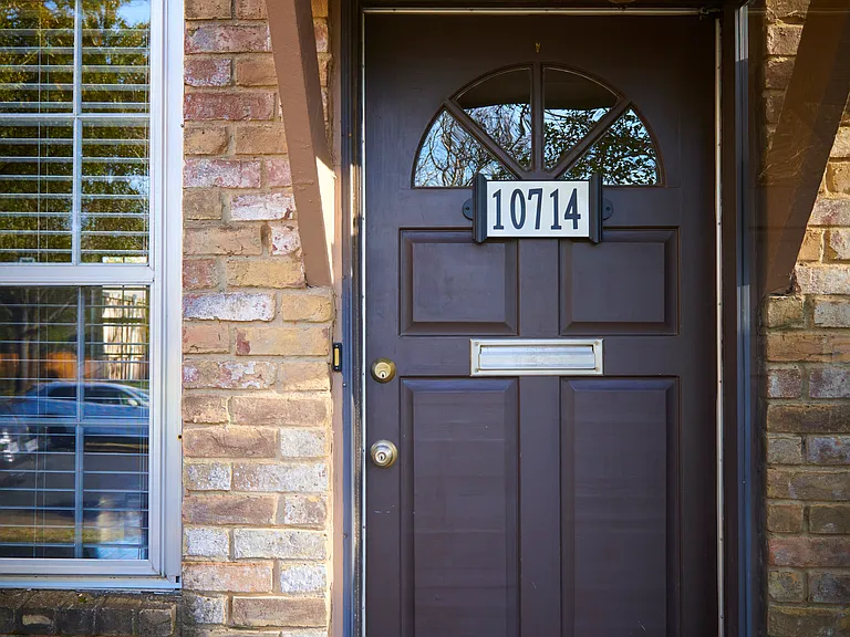10714 Pagewood Dr — Photo 2