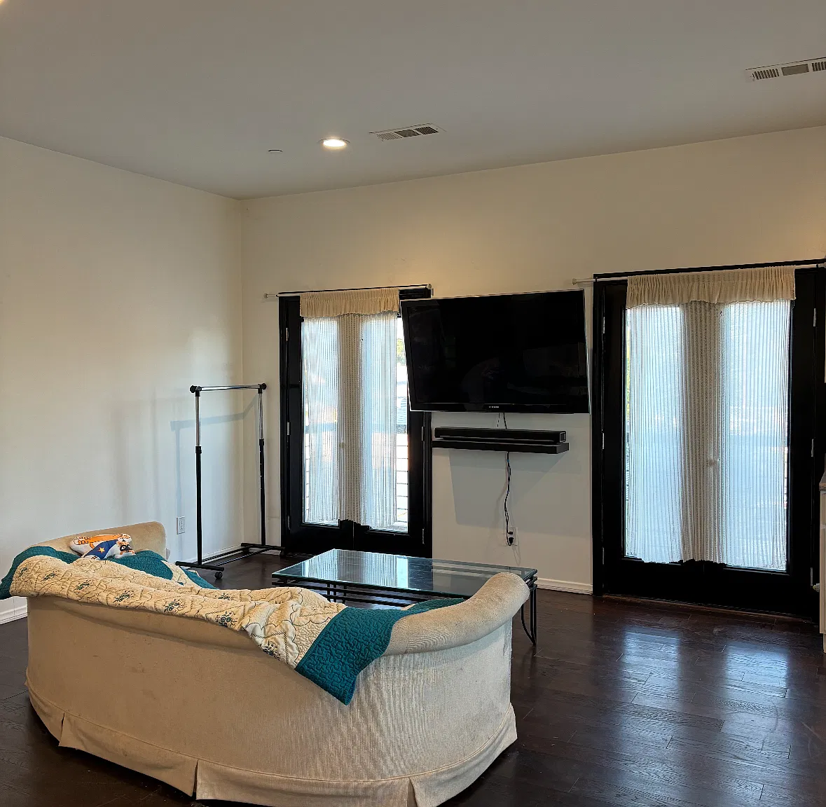Studio, 450 sqft, $1,600 — Photo 3