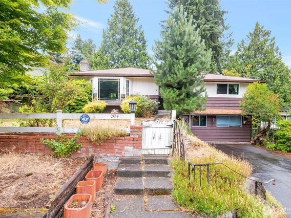 2124 N 167th Street, Shoreline, WA 98133