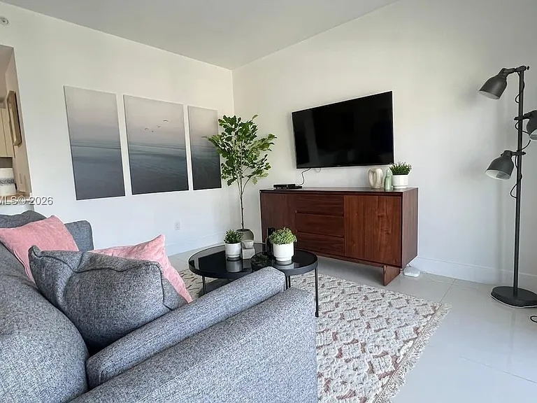 1300 Brickell Bay Dr #3400 — Photo 4