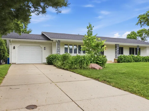 613 Monroe St S, Shakopee, MN 55379