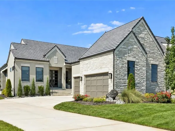 13704 Pembroke Ln, Leawood, KS 66224