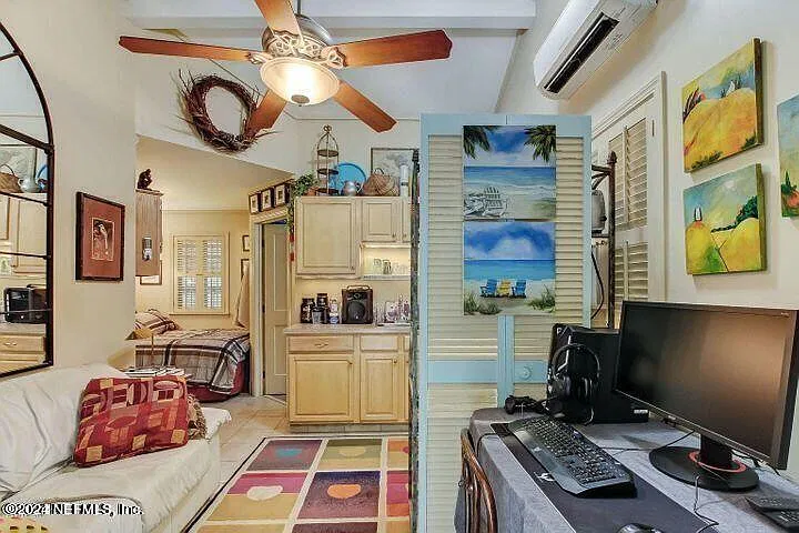 1 bed, 300 sqft, $1,100 — Photo 4