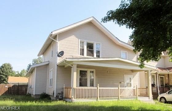 1st image of 209 E Broadway St