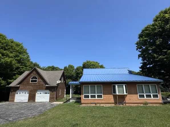 34688 S Tomlinson Ln, Drummond Island, MI 49726