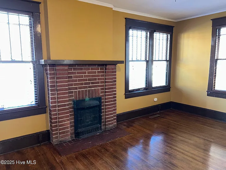 409 Biltmore St — Photo 2
