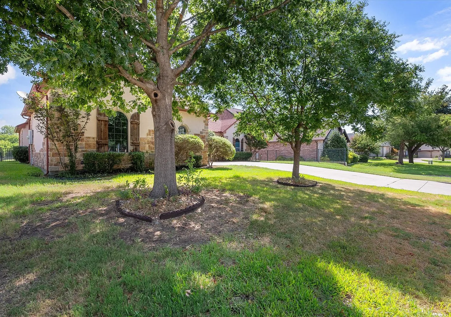 Gorgeous Pond View Mansfield Home — Photo 4