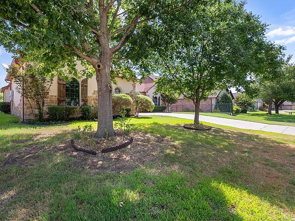 4th image of 3325 Vista Lake Cir