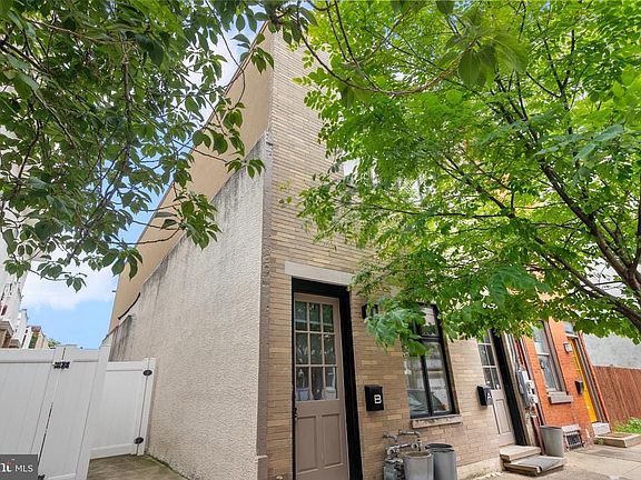2nd image of 1215 N Hancock St #B