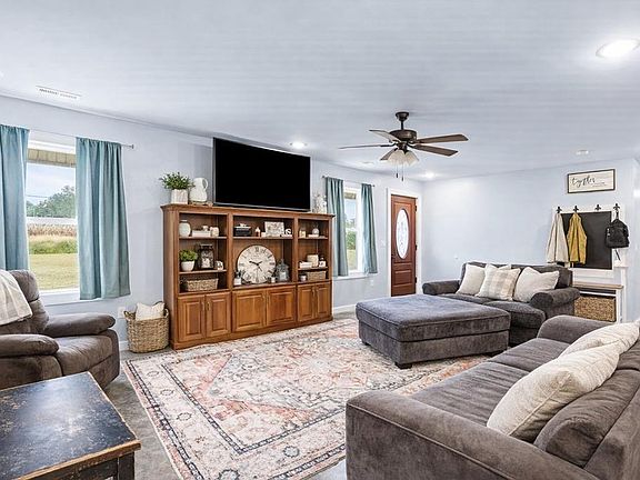 5th image of 3365 Pea Ridge Rd