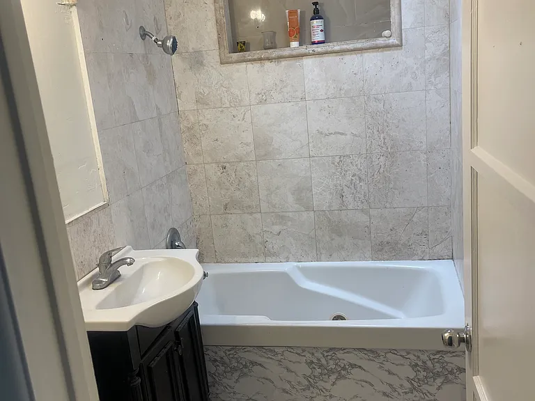 14623 Roxton Ave #A — Photo 6
