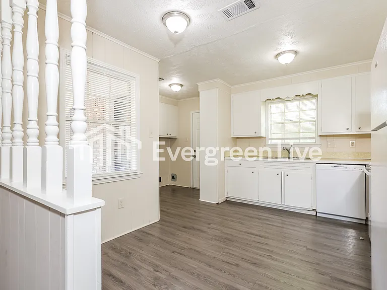 2839 Teasley Dr — Photo 6