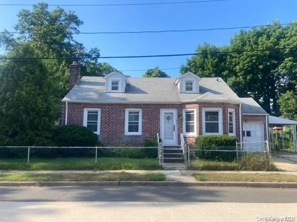 44 Lafayette Avenue, Lynbrook, NY 11563